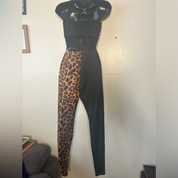Fashion Nova Leopard Print twist front crop top and  Leggings set - Picture 5 of 5